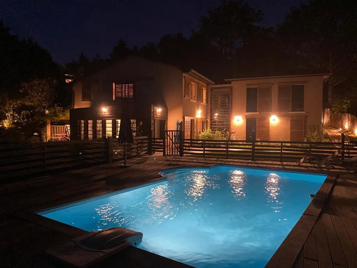 Les Cabanons Bed & Breakfast Dardilly