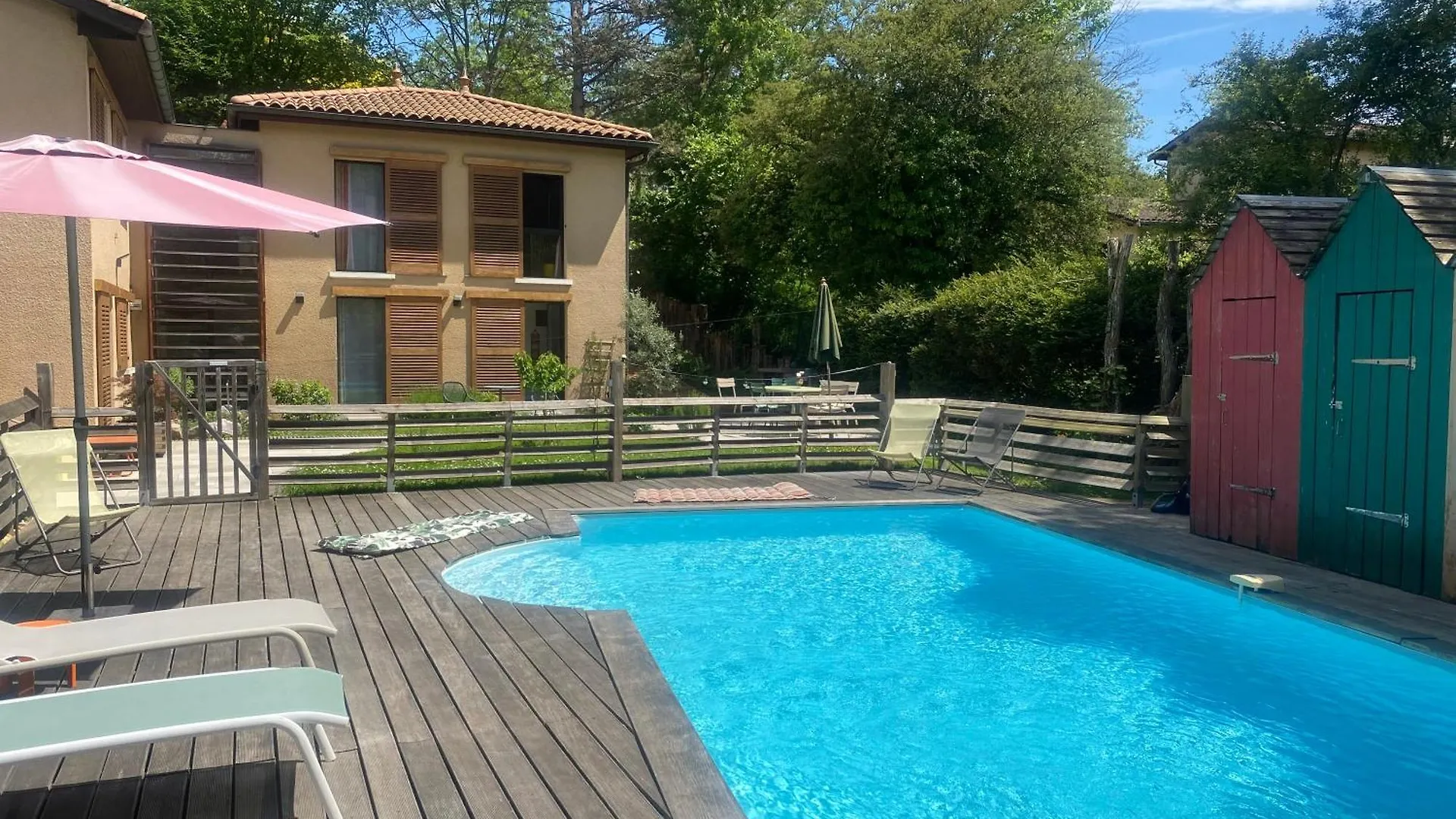 Les Cabanons Bed & Breakfast Dardilly 0*,