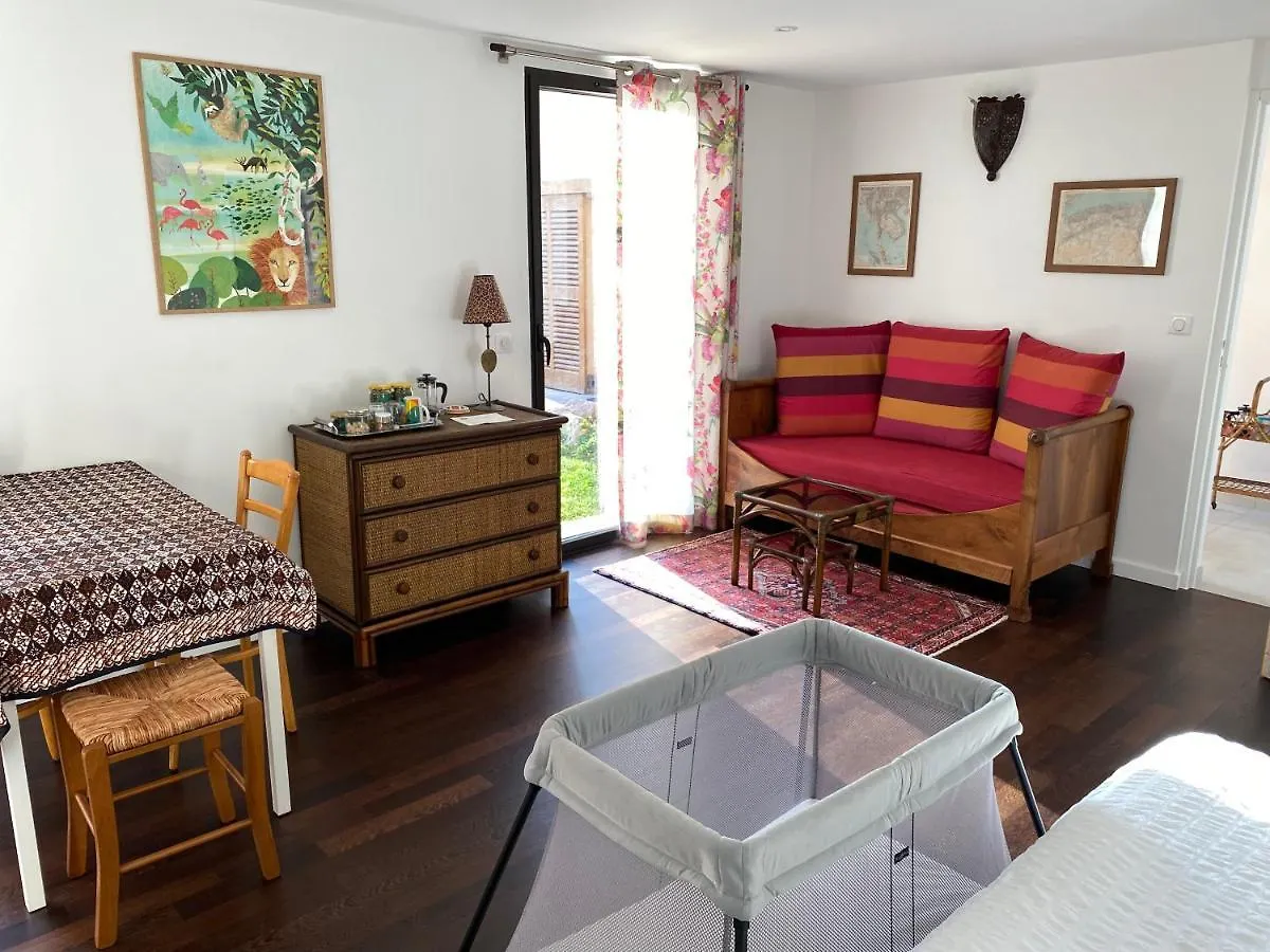 Les Cabanons Bed & Breakfast Dardilly