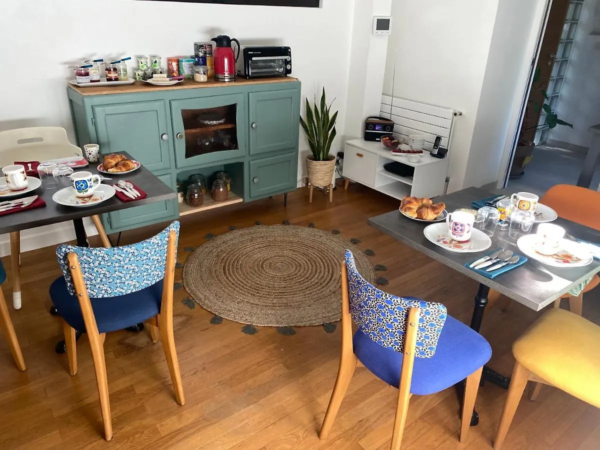 Les Cabanons Bed & Breakfast Dardilly 0*,  France